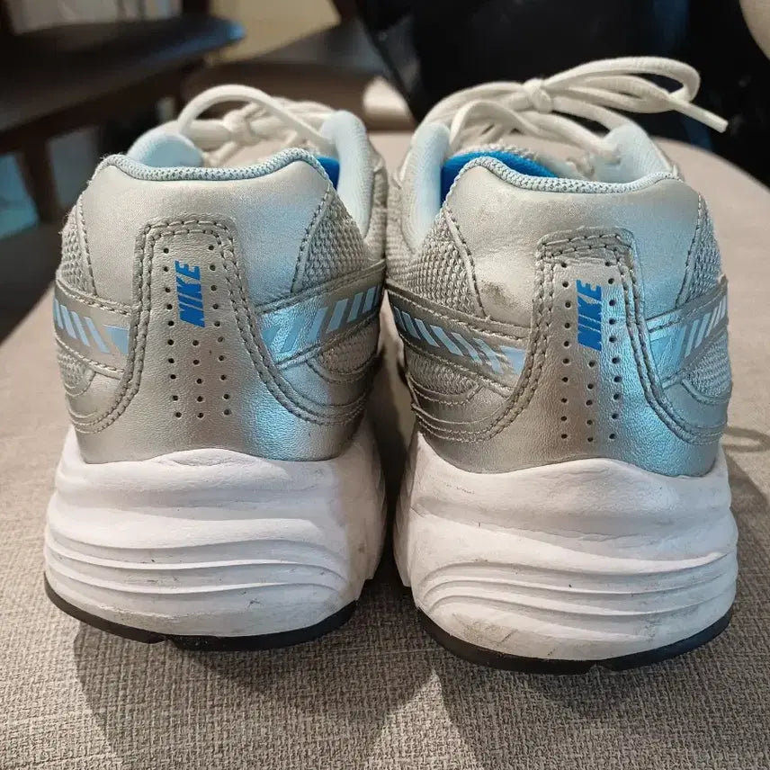 [BUNJANG] Nike Initiator Women's Sneakers 240 / 나이키 여성 이니시에이터 240