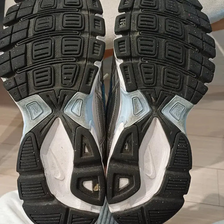 [BUNJANG] Nike Initiator Women's Sneakers 240 / 나이키 여성 이니시에이터 240