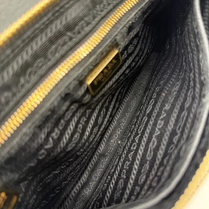 [BUNJANG] Prada Saffiano Tessuto Triangle Logo Chain Crossbody Bag / 프라다 사피아노 테수토 삼각로고 체인 크로스백 1bh085