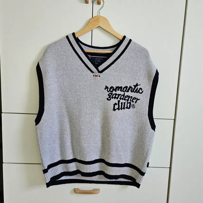 [BUNJANG] Romantic Crown Knit Vest Light Grey Unisex M / (실착2회) 로맨틱크라운 니트 베스트 라이트그레이 남여공용 M