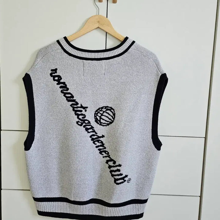 [BUNJANG] Romantic Crown Knit Vest Light Grey Unisex M / (실착2회) 로맨틱크라운 니트 베스트 라이트그레이 남여공용 M