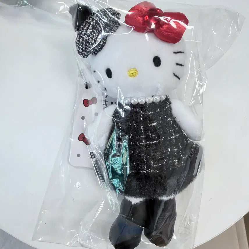 [BUNJANG] Sanrio Hello Kitty Style Up Mascot Keyring Tweed Dress / (일본정품)산리오 헬로키티 스타일업 마스코트 키링 트위드 드레스