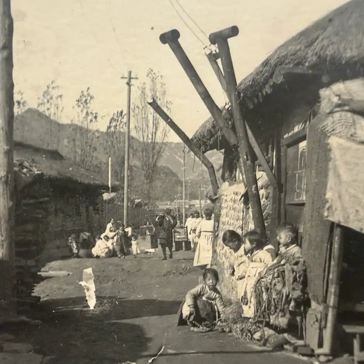 [BUNJANG] 1923 Seoul Street Scene Postcard / 1923년 - 조선 - 서울 - 아이들 - 초가집 한복 지게 전신주 복식