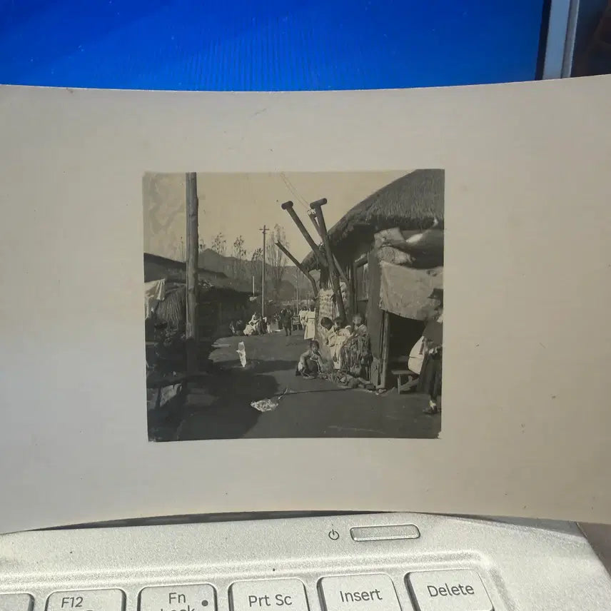 [BUNJANG] 1923 Seoul Street Scene Postcard / 1923년 - 조선 - 서울 - 아이들 - 초가집 한복 지게 전신주 복식