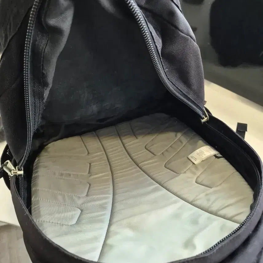 [BUNJANG] The North Face Jester Backpack Black Bag / 노스페이스 제스터 백팩 블랙 가방