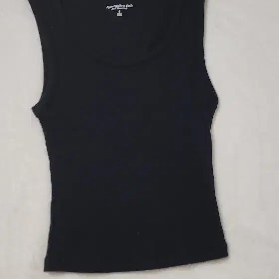 [BUNJANG] Abercrombie Black Sleeveless Top / 핫걸st 아베크롬비 블랙 민소매 티셔츠 (인터넷에선 품절)