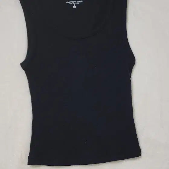 [BUNJANG] Abercrombie Black Sleeveless Top / 핫걸st 아베크롬비 블랙 민소매 티셔츠 (인터넷에선 품절)