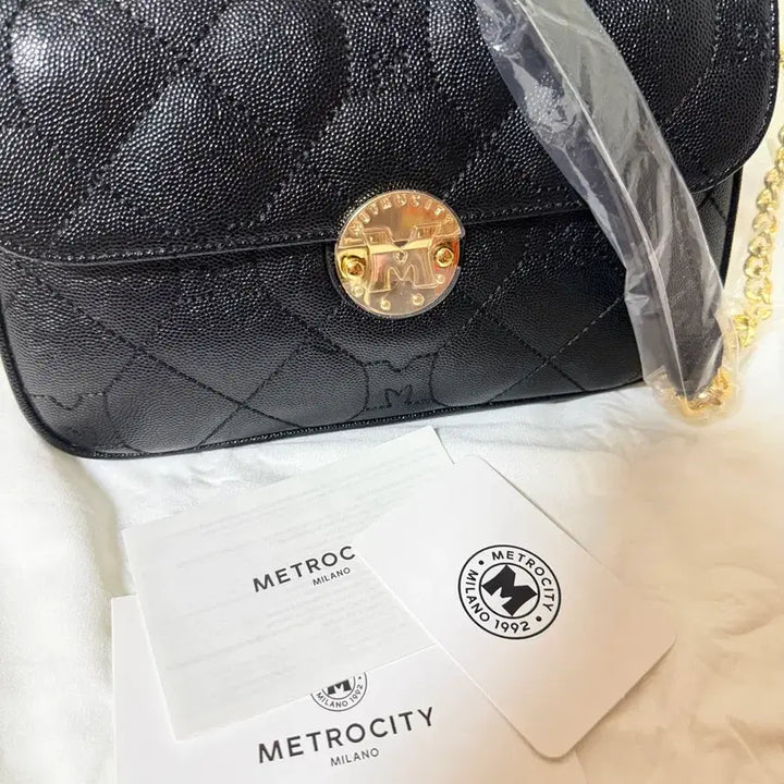 [BUNJANG] Metrocity Quilted Sorte Shoulder Bag Black / 메트로시티 퀼팅 소르테 숄더백 블랙