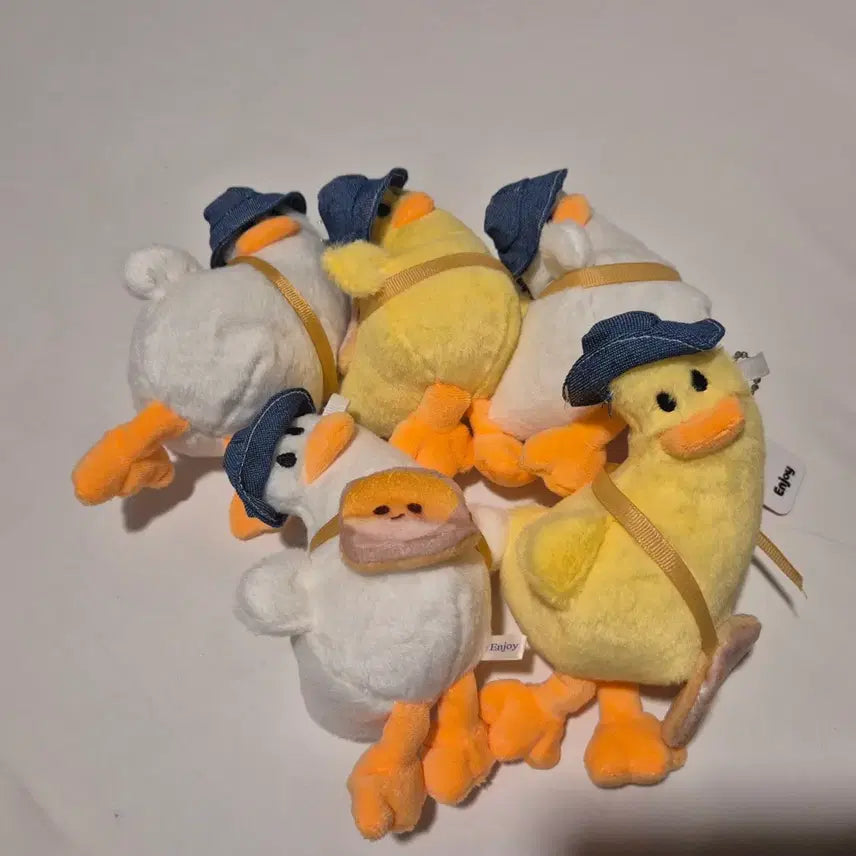 [BUNJANG] Ggauddoong Duck Keychain / 갸우뚱 오리 인형키링 (새상품)