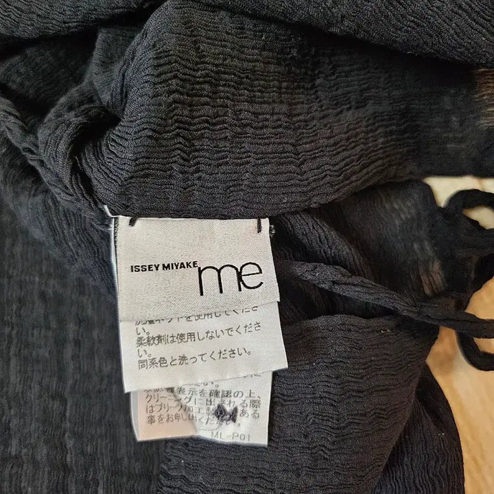 [BUNJANG] Issey Miyake See-through Crepe Top / 미 이세이미야케 시스루크레페 탑 블랙