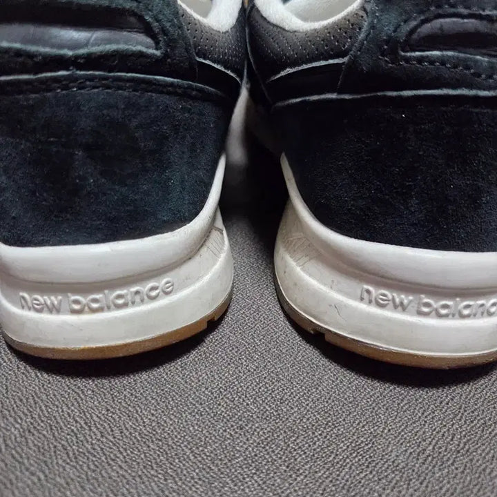 [SOLD OUT] 뉴발란스 블랙 운동화
