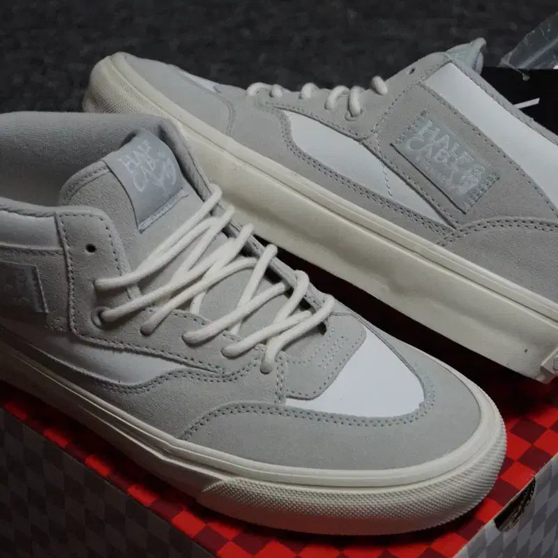 [BUNJANG] Vans Skate x Pop Trading Company Half Cab 92 Sneakers / (260) 반스 스케이트 X 팝트레이딩 컴퍼니 하프캡 92