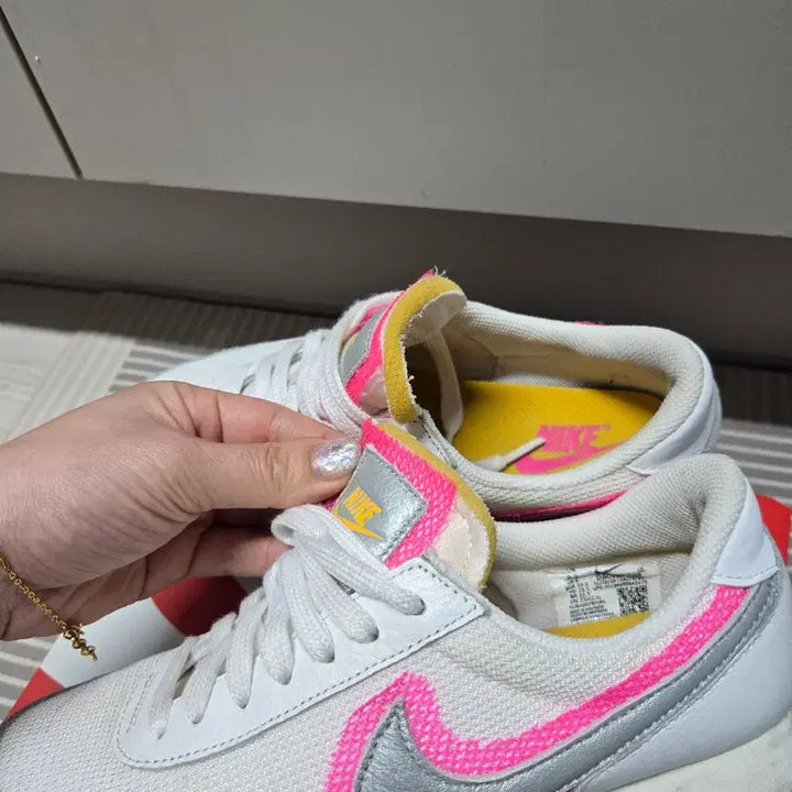 [BUNJANG] Nike Sneakers White Pink 235mm / 나이키 235사이즈