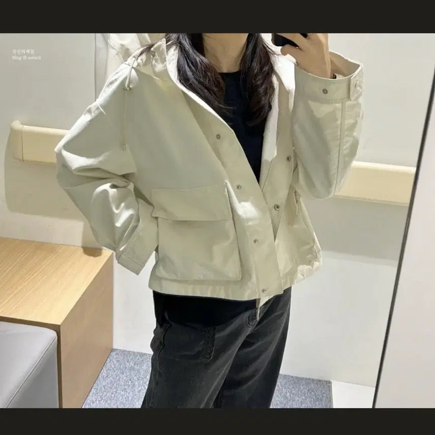 [BUNJANG] Ivory Cropped Hooded Windbreaker Jacket / 아이보리색 후드 숏 자켓 바람막이