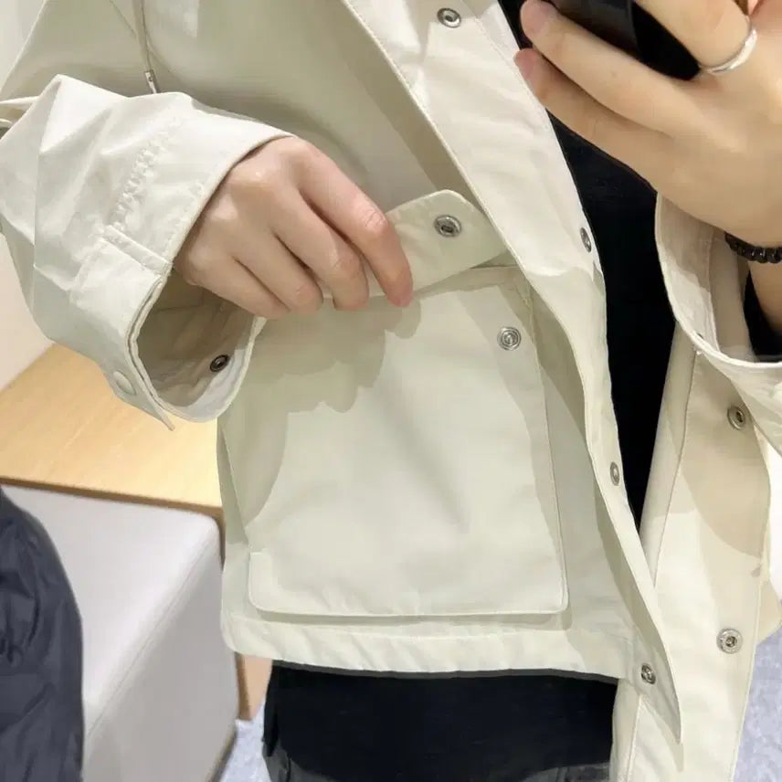 [BUNJANG] Ivory Cropped Hooded Windbreaker Jacket / 아이보리색 후드 숏 자켓 바람막이