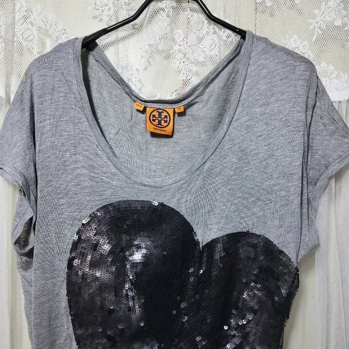 [BUNJANG] Tory Burch Sequin Heart T-Shirt / 토리버치 하트 스펭글 모달100%반팔티