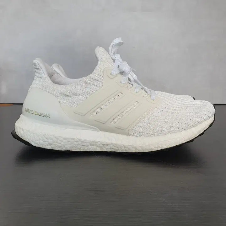 [BUNJANG] Adidas Ultraboost 4.0 Triple White (240) / 아디다스 울트라부스트 4.0 트리플 화이트 (240)