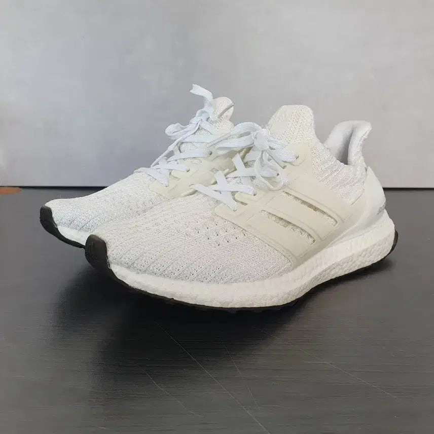 [BUNJANG] Adidas Ultraboost 4.0 Triple White (240) / 아디다스 울트라부스트 4.0 트리플 화이트 (240)
