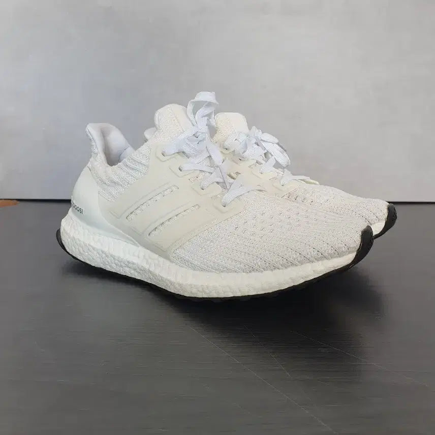 [BUNJANG] Adidas Ultraboost 4.0 Triple White (240) / 아디다스 울트라부스트 4.0 트리플 화이트 (240)