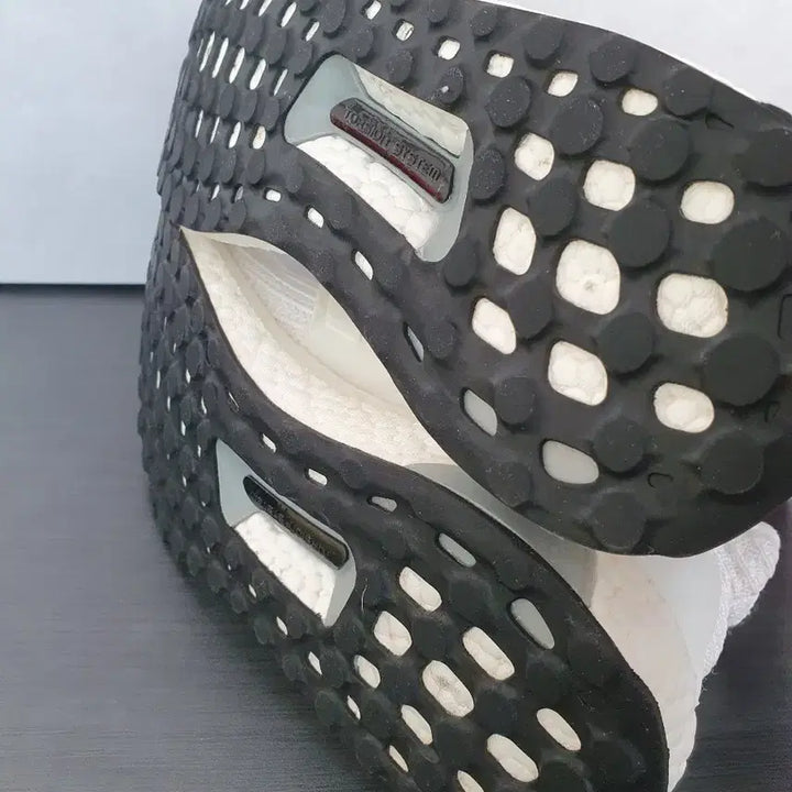 [BUNJANG] Adidas Ultraboost 4.0 Triple White (240) / 아디다스 울트라부스트 4.0 트리플 화이트 (240)