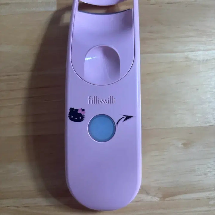 [BUNJANG] Fillimilli Hello Kitty Heating Eyelash Curler / 필리밀리 헬로키티 히팅뷰러 악마
