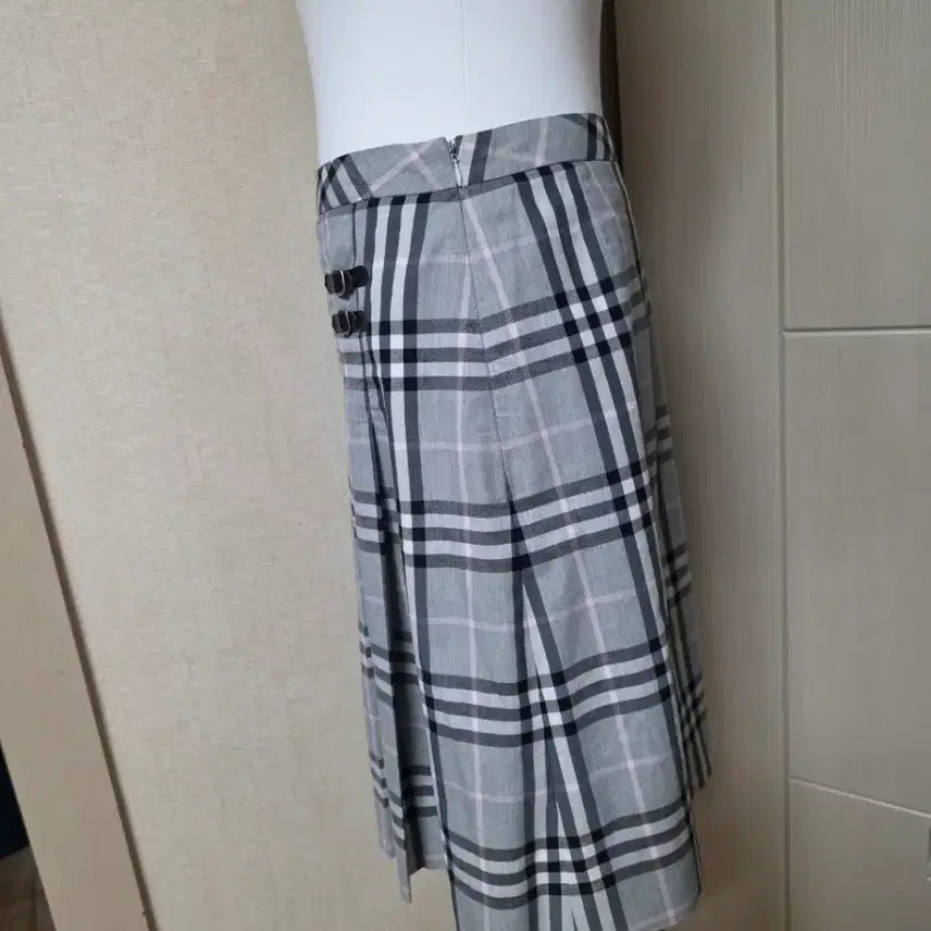 [BUNJANG] Burberry Gray Skirt / 버버리 정품 스커트