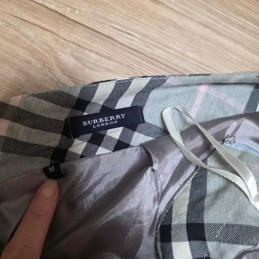 [BUNJANG] Burberry Gray Skirt / 버버리 정품 스커트