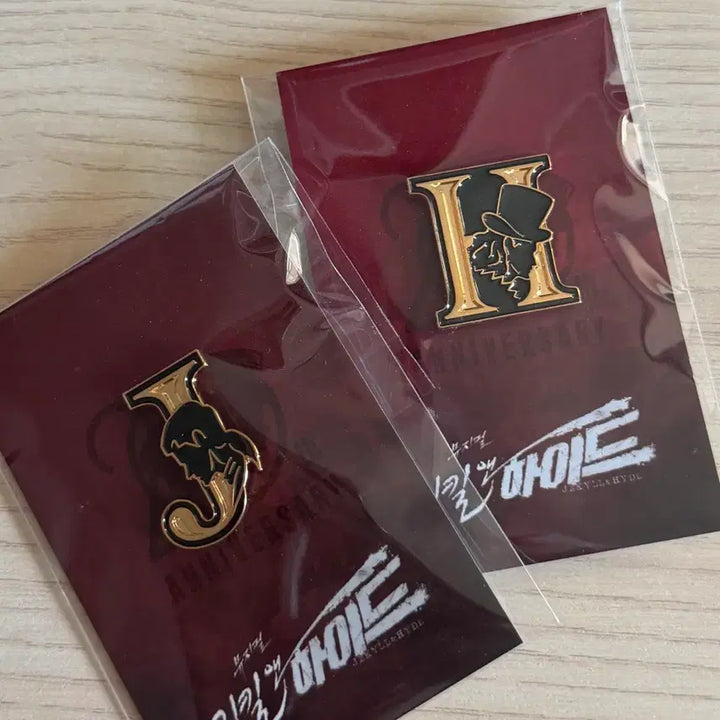 [BUNJANG] Jekyll & Hyde 25th Anniversary Initial Badge Set / 지킬앤하이드 25년MD 이니셜 뱃지 J/H 세트 지킬 하이드 세트