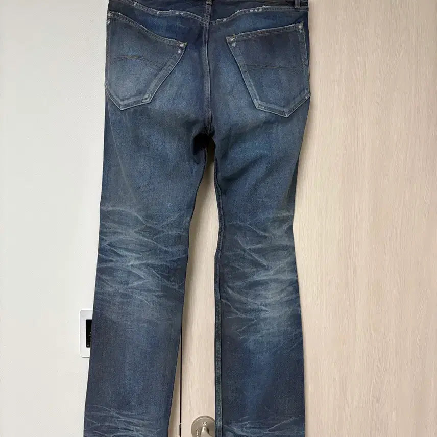 [SOLD OUT] 발렌시아가 워시드 데님 청바지 32