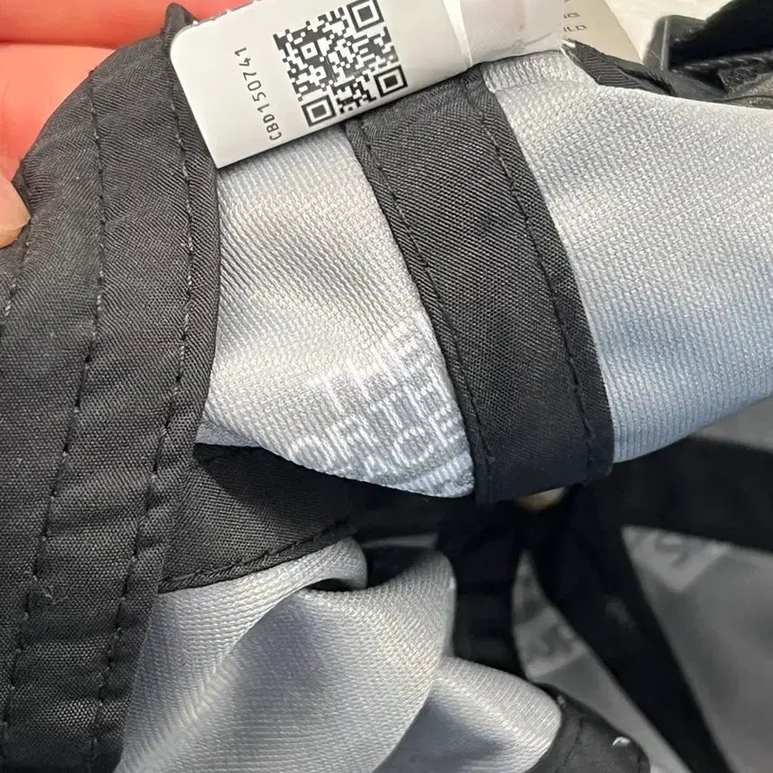 [BUNJANG] Supreme x The North Face Split 6-Panel Black Cap / 슈프림 x 노스페이스 스플릿 6-패널 블랙 - 24SS