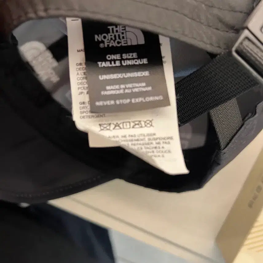 [BUNJANG] Supreme x The North Face Split 6-Panel Black Cap / 슈프림 x 노스페이스 스플릿 6-패널 블랙 - 24SS