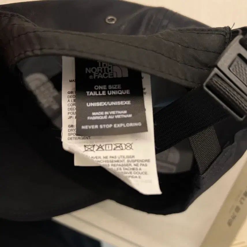 [BUNJANG] Supreme x The North Face Split 6-Panel Black Cap / 슈프림 x 노스페이스 스플릿 6-패널 블랙 - 24SS