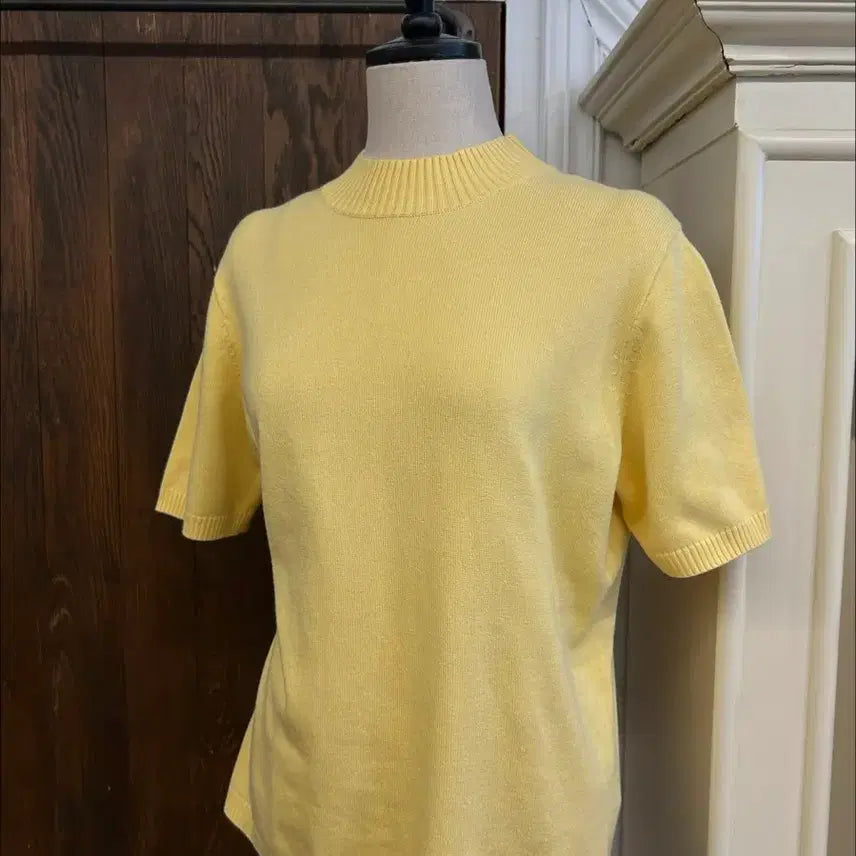 [BUNJANG] Burberry Yellow Knit Top / 버버리 정품 연노랑 반팔니트