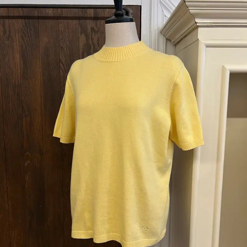 [BUNJANG] Burberry Yellow Knit Top / 버버리 정품 연노랑 반팔니트