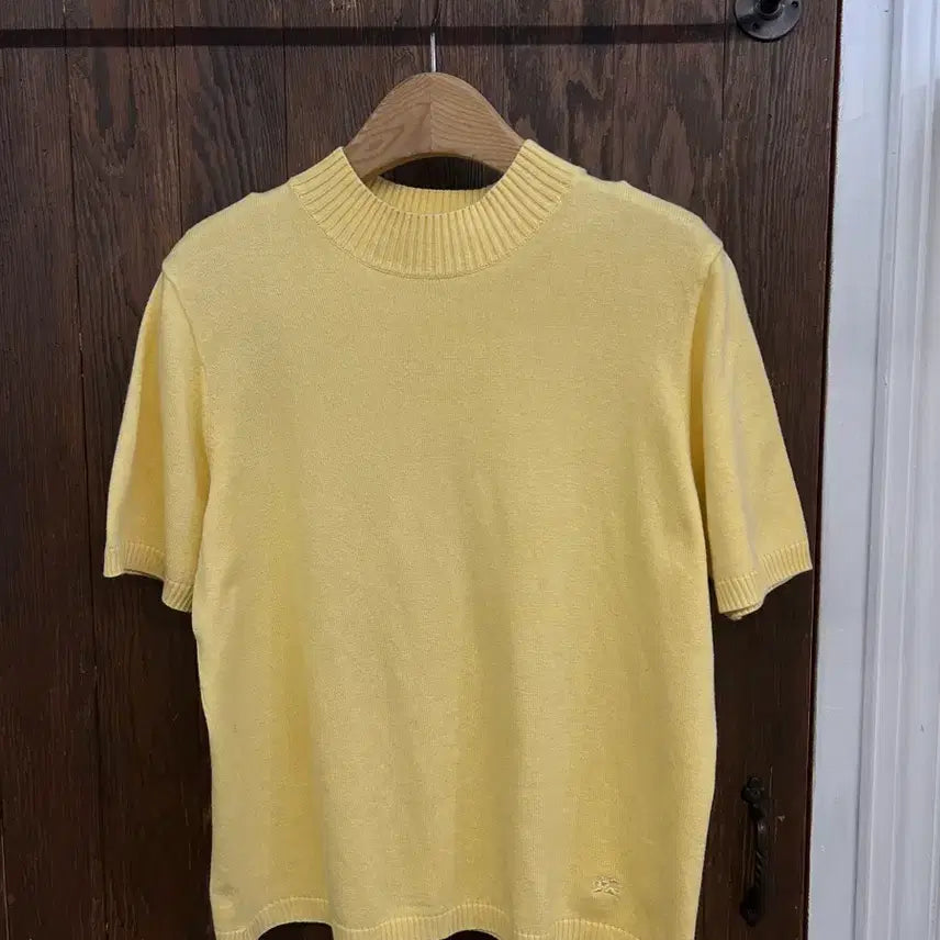 [BUNJANG] Burberry Yellow Knit Top / 버버리 정품 연노랑 반팔니트