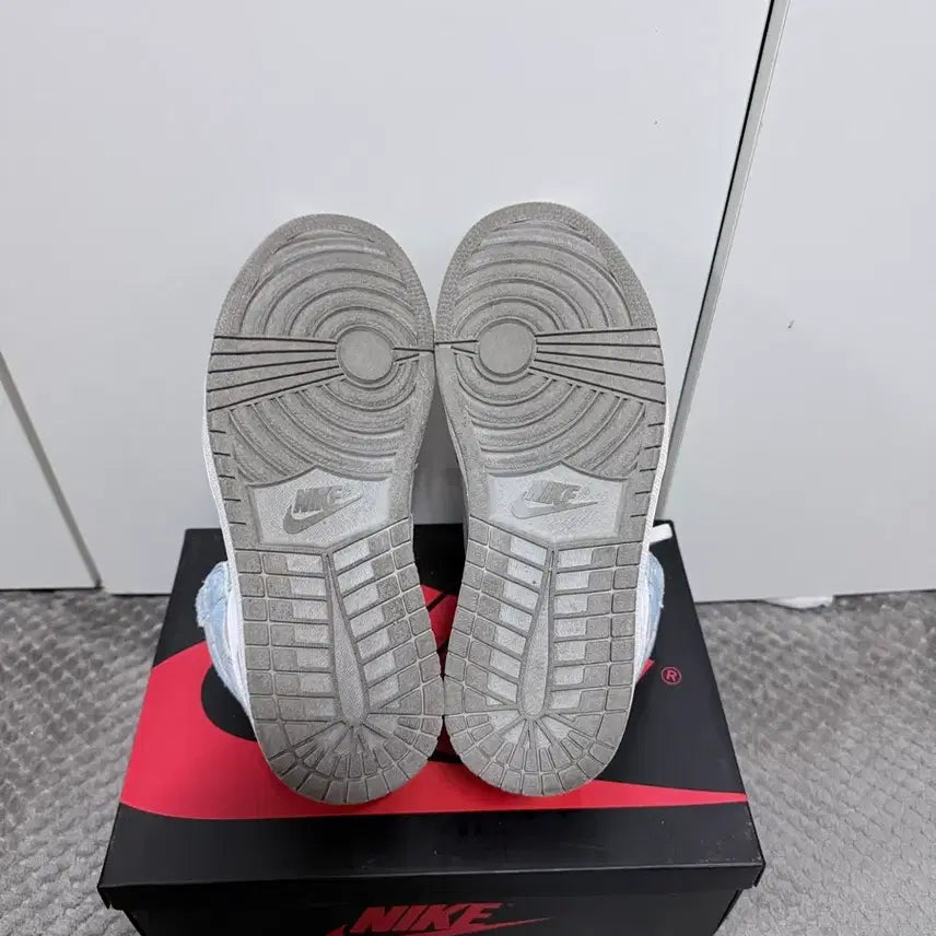 [BUNJANG] Nike Air Jordan 1 High Denim Sneakers / 나이키 에어조던1 하이 데님