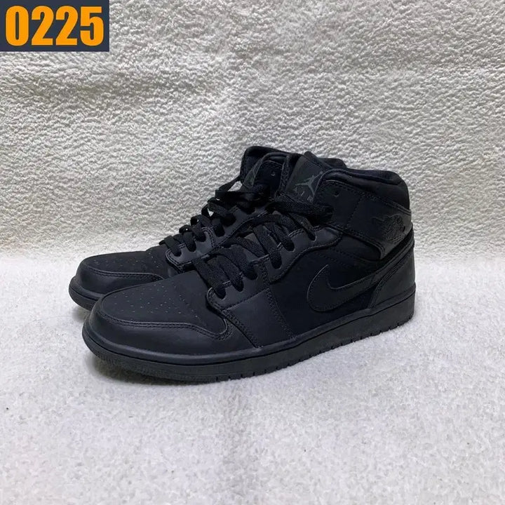 [SOLD OUT] [285] NIKE 나이키 에어조던1 미드 트리플블랙