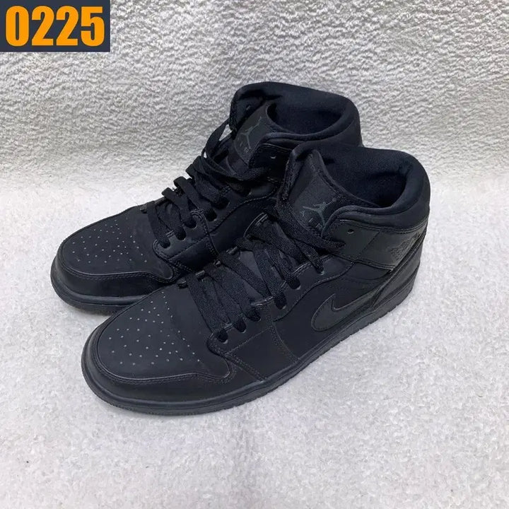 [SOLD OUT] [285] NIKE 나이키 에어조던1 미드 트리플블랙