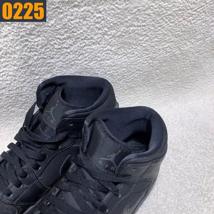 [SOLD OUT] [285] NIKE 나이키 에어조던1 미드 트리플블랙