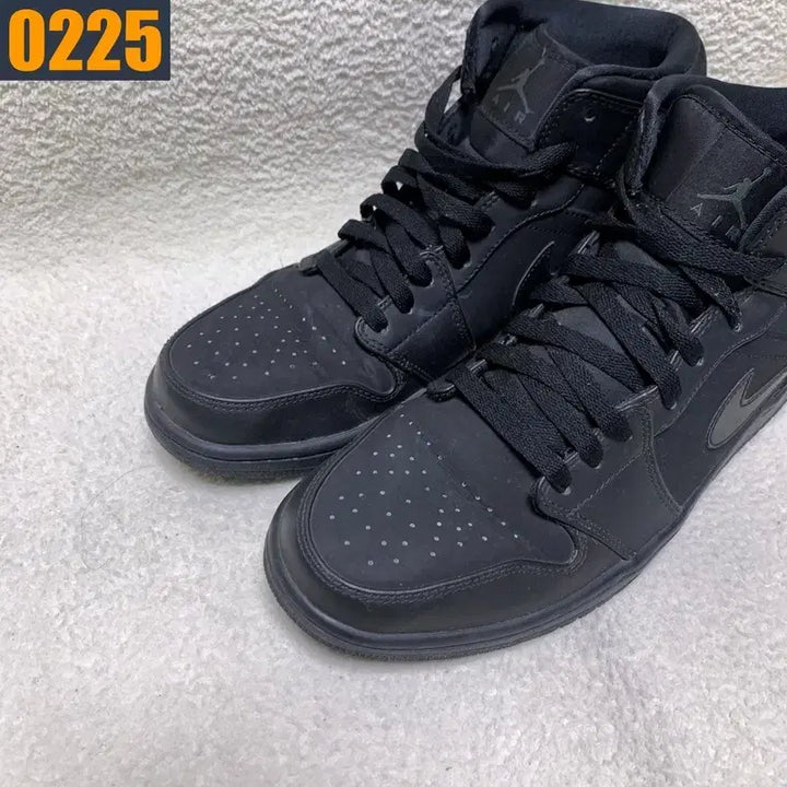 [SOLD OUT] [285] NIKE 나이키 에어조던1 미드 트리플블랙