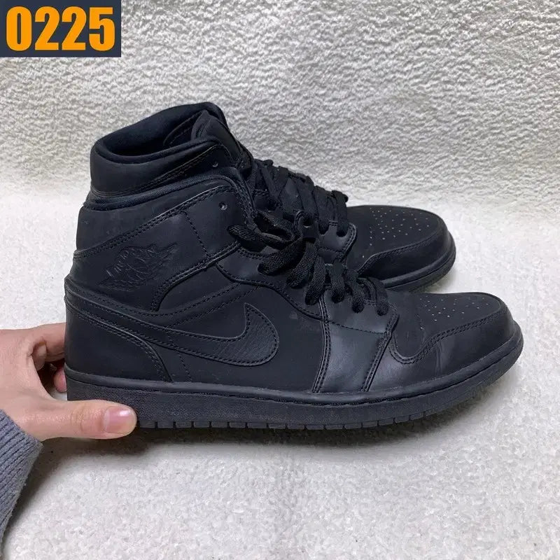 [SOLD OUT] [285] NIKE 나이키 에어조던1 미드 트리플블랙