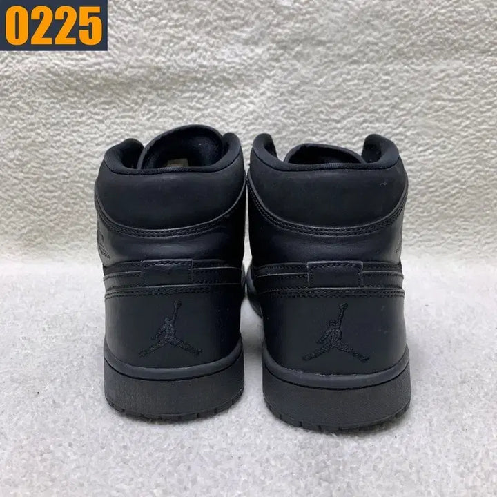 [SOLD OUT] [285] NIKE 나이키 에어조던1 미드 트리플블랙