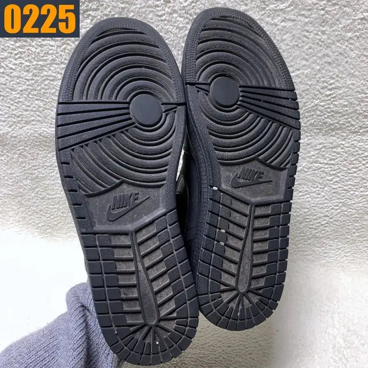 [SOLD OUT] [285] NIKE 나이키 에어조던1 미드 트리플블랙