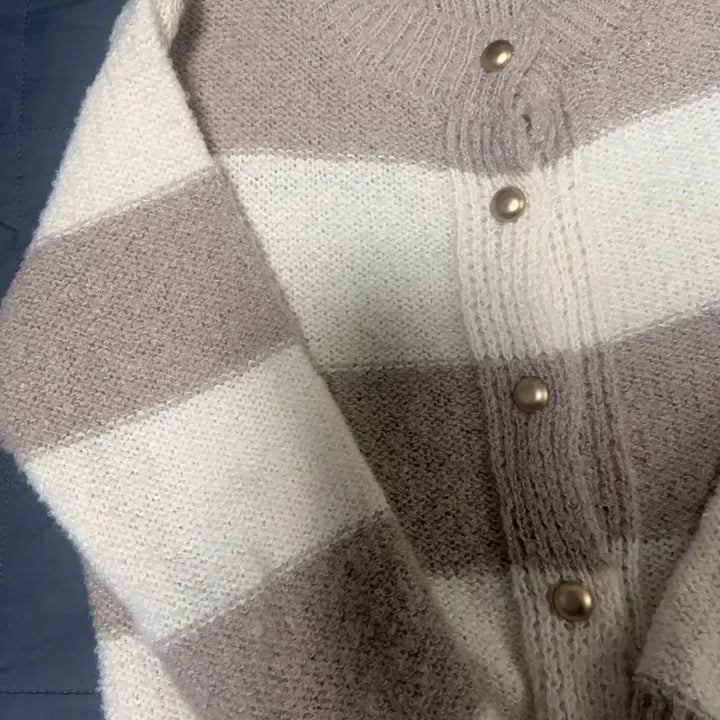 [BUNJANG] Imported Knit Cardigan / 수입의류 금장 버튼 스트라이프 니트 가디건