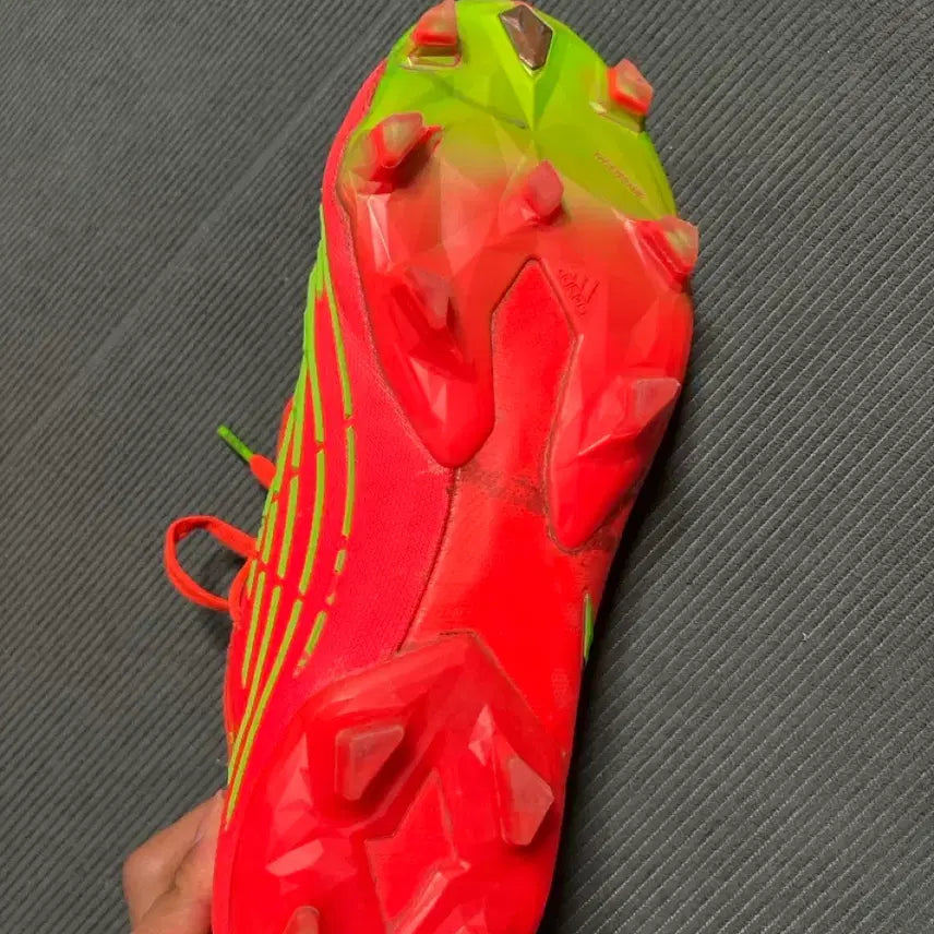 [SOLD OUT] 아디다스 프레데터 엣지.1 엘리트 FG 모델 축구화