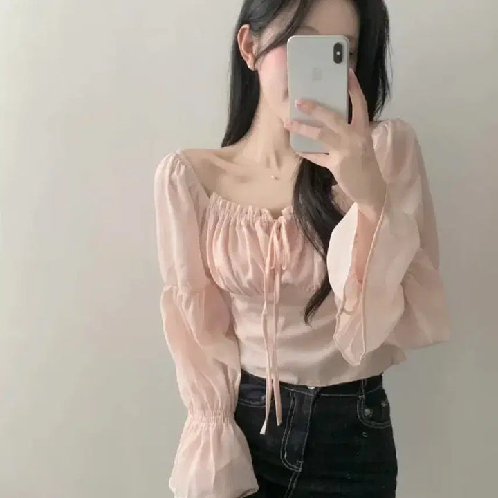 [BUNJANG] Ablie Off-shoulder Blouse / 프릴 캉캉 리본 오프숄더 블라우스 에이블리