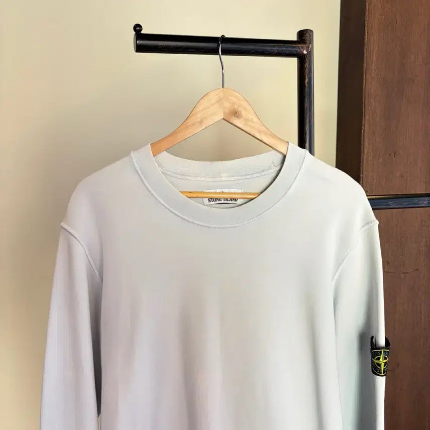 [BUNJANG] Stone Island Sky Blue Badge Sweatshirt / 15769 - 스톤아일랜드 스카이블루 와펜 맨투맨