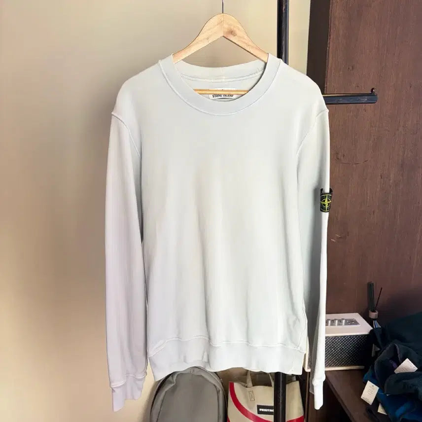 [BUNJANG] Stone Island Sky Blue Badge Sweatshirt / 15769 - 스톤아일랜드 스카이블루 와펜 맨투맨