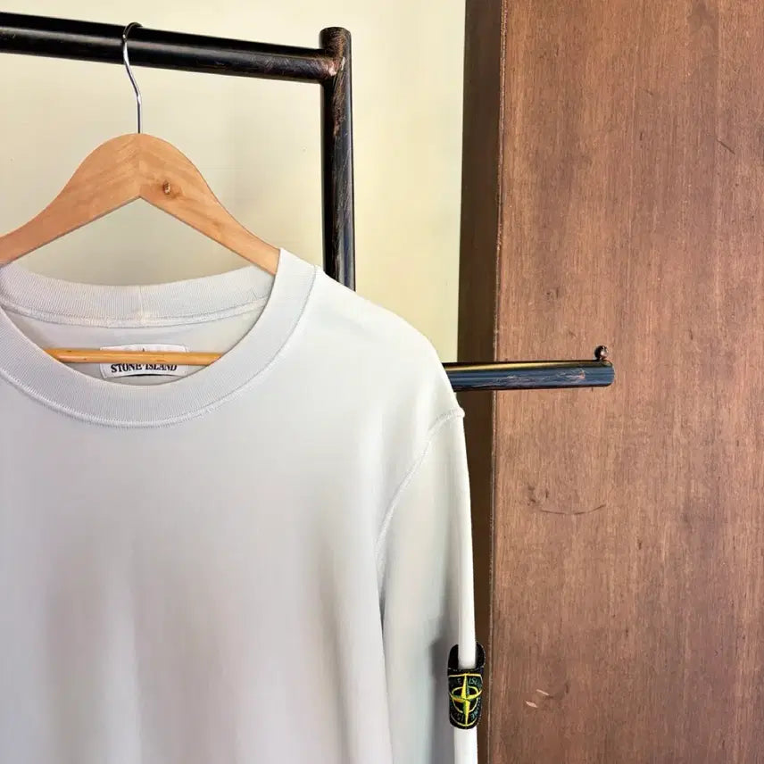 [BUNJANG] Stone Island Sky Blue Badge Sweatshirt / 15769 - 스톤아일랜드 스카이블루 와펜 맨투맨