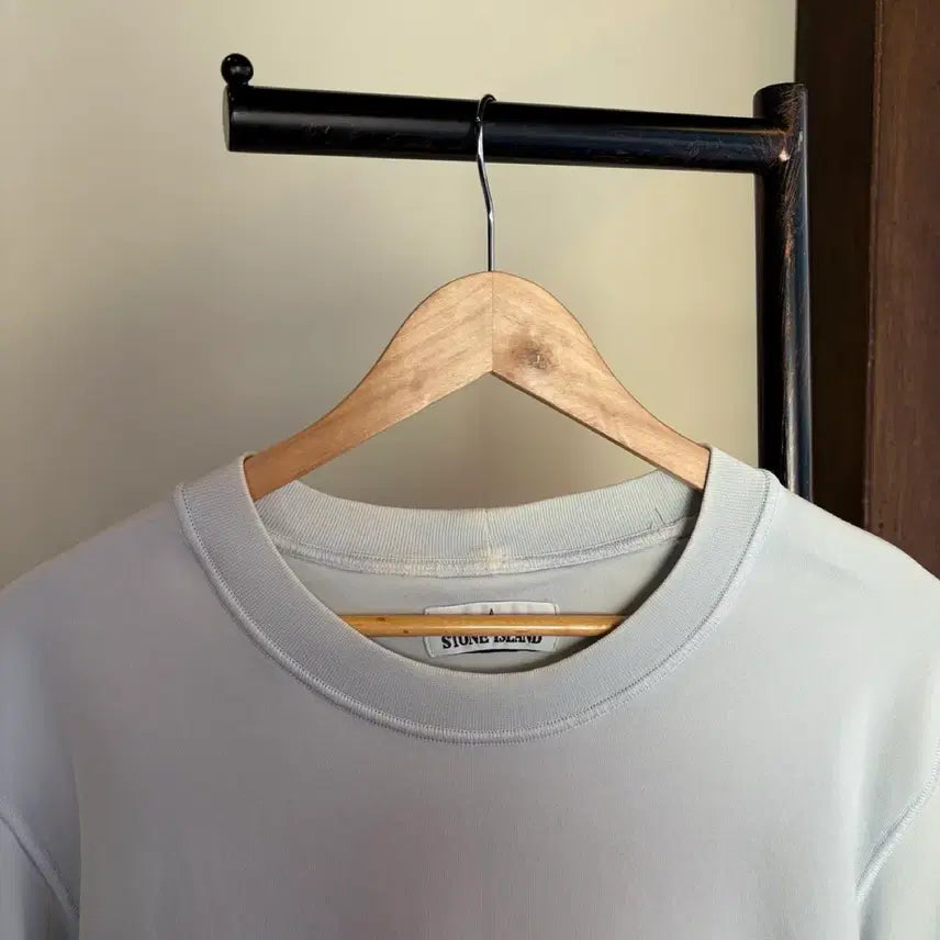 [BUNJANG] Stone Island Sky Blue Badge Sweatshirt / 15769 - 스톤아일랜드 스카이블루 와펜 맨투맨